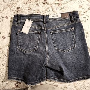New with tags Judy Blue Cora Mid Thigh Denim Shorts